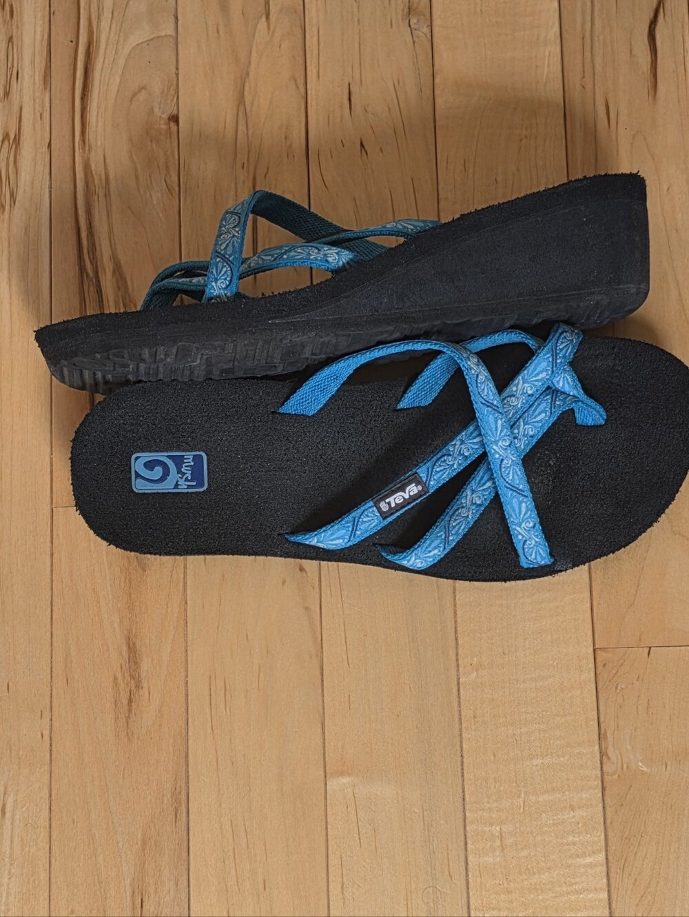 Teva Blue Patterned Strap Black Foam Flip Flops - Picture 4 of 4